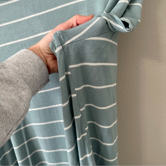 SO Light Blue & White V-Neck Basic Casual Short Sleeve Tee Size Large - Picture 9 of 10